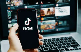 Nhiều hệ lụy từ việc TikTok phát triển quá “nóng”